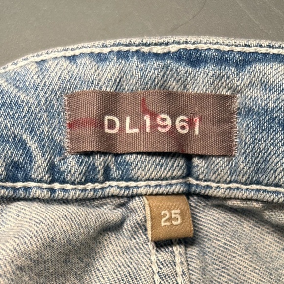 DL1961 Distressed Denim Shorts size 25 - Picture 6 of 6